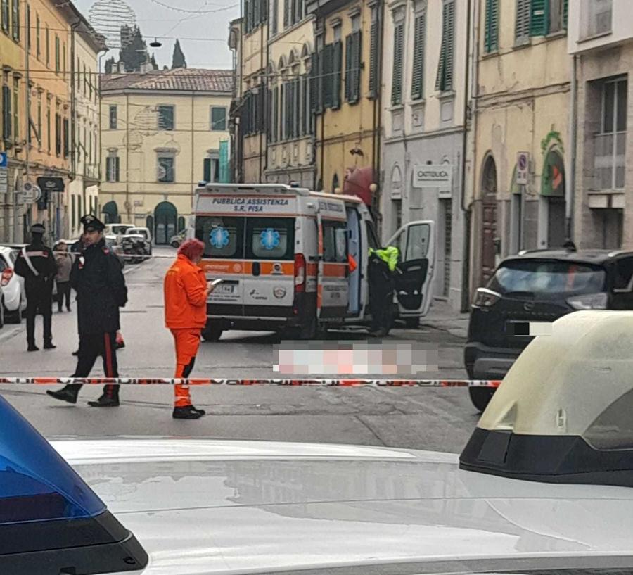 Giallo di Capodanno, trovato cadavere in strada a Pisa: è di un turista di 38 anni