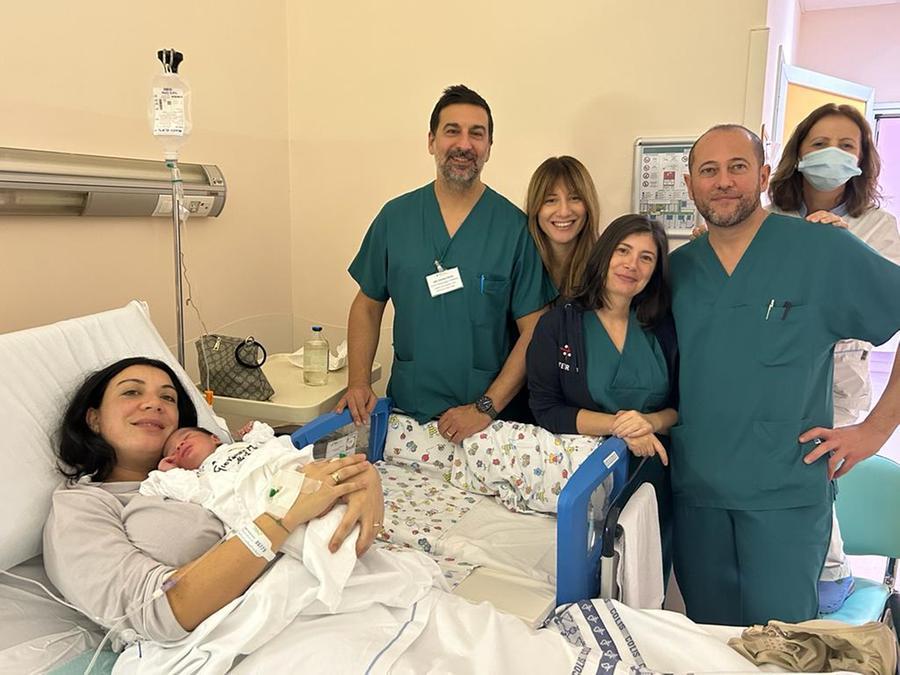 
	Giovanni Maria in braccio alla mamma Vanessa&nbsp;

