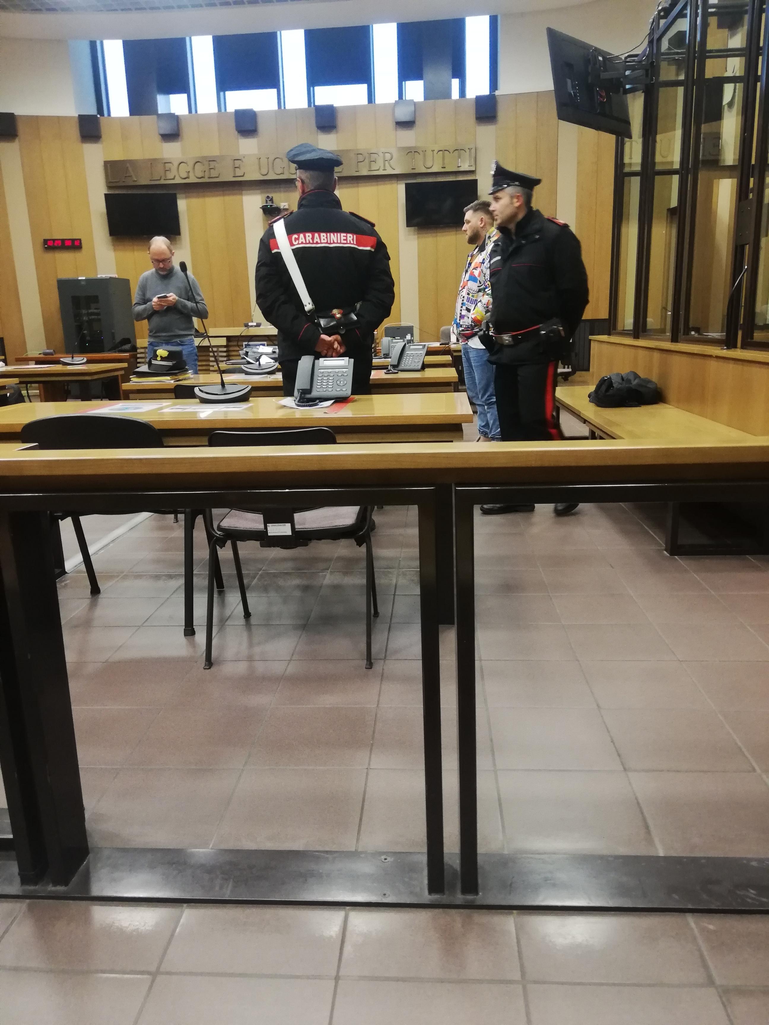 Rapinatore si costituisce: «Sono evaso, arrestatemi»