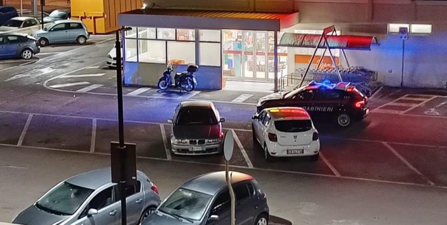 Quartu, ambulante senegalese blocca un ladro di alcolici e lo consegna ai carabinieri