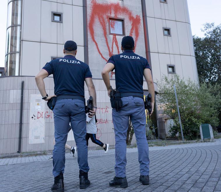Modena. No-vax, attacco al deputato Vaccari «Sei un criminale e un nazista» 