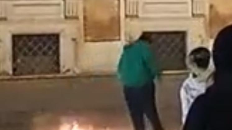 Centro di Modena , notte di botti e roghi