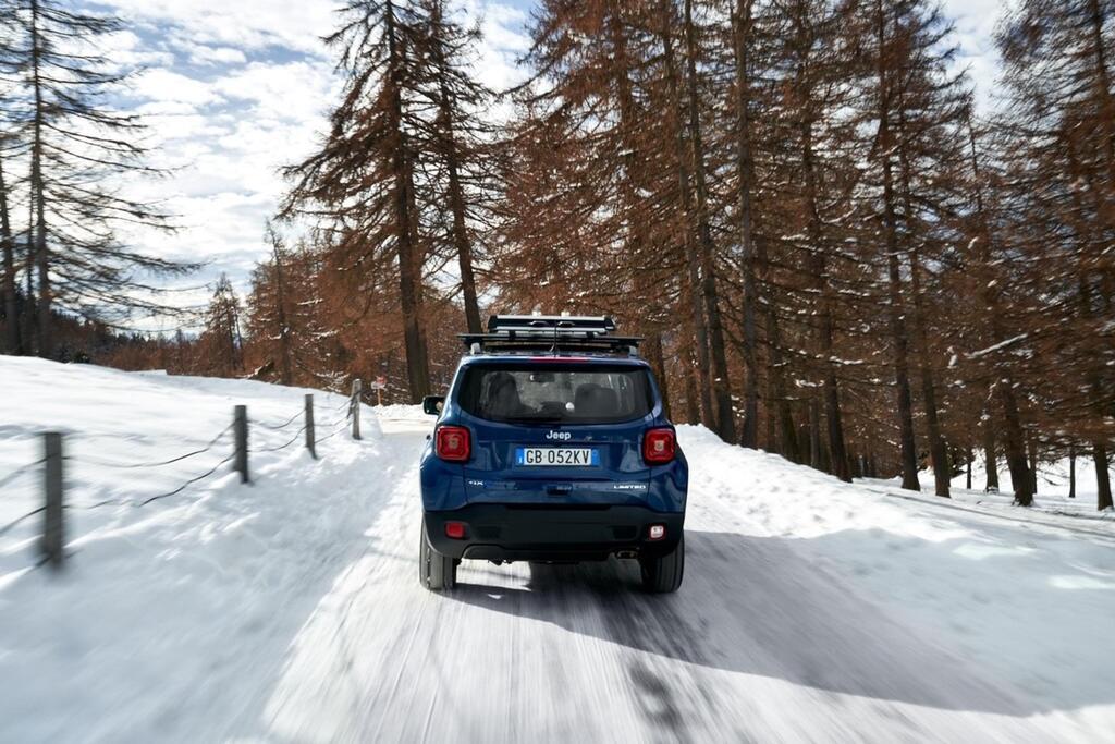 Jeep: con 4xe sicurezza e divertimento anche in inverno