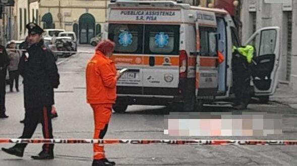 Giallo di Capodanno a Pisa, il racconto dei vicini prima del volo dal terrazzo: «Urlava come un pazzo»