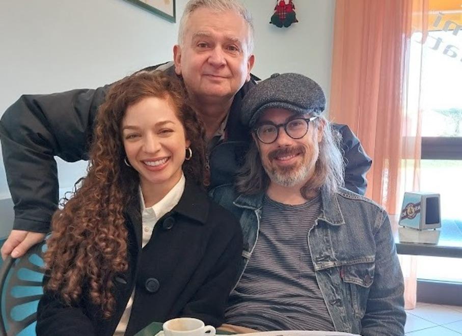 Michael Mc Cormack e Gina Flagiello insieme a Marcello Bartoli in piedi
