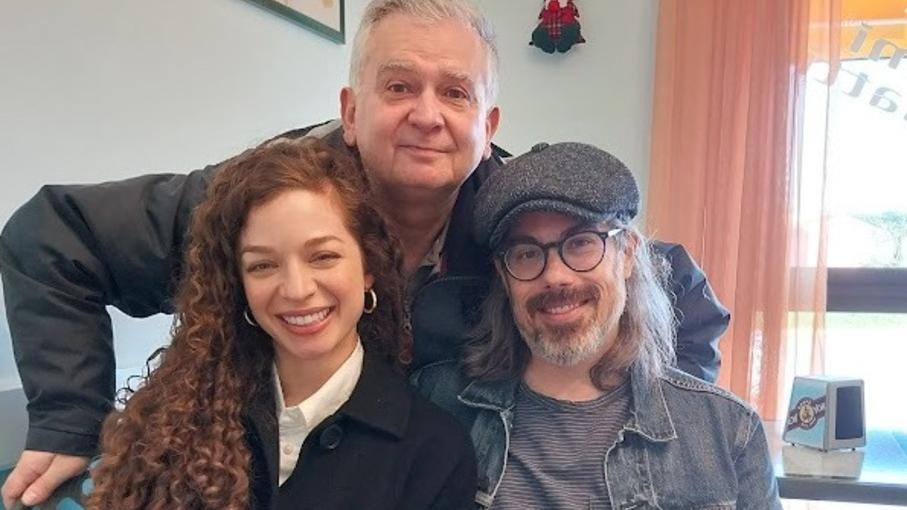 Michael Mc Cormack e Gina Flagiello insieme a Marcello Bartoli in piedi