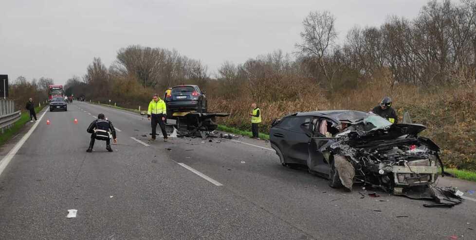 Lido Spina, con l’auto va contro un tir. Pareva gravissimo: miracolato