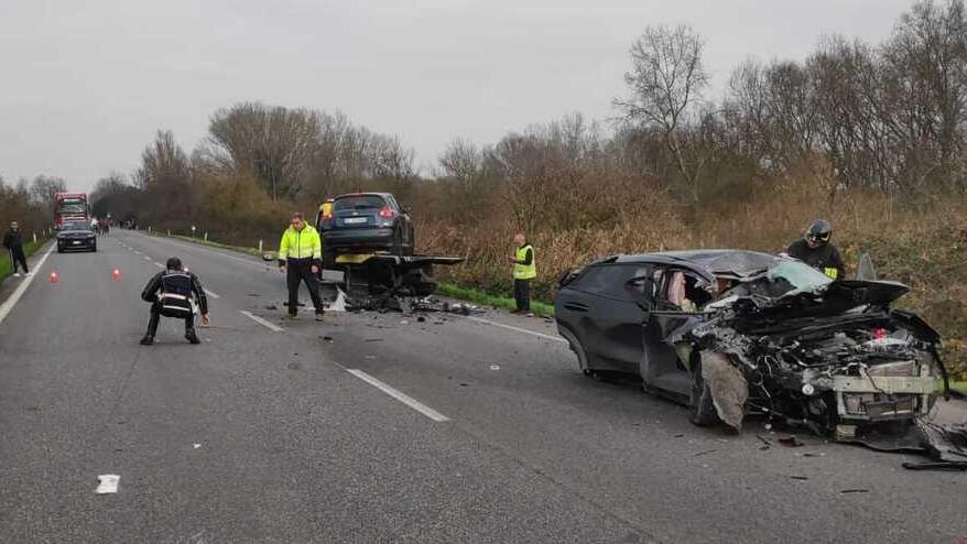 Lido Spina, con l’auto va contro un tir. Pareva gravissimo: miracolato
