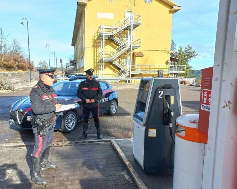Fa benzina a spese della Provincia: dipendente arrestato
