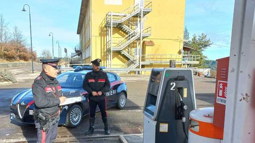 Fa benzina a spese della Provincia: dipendente arrestato