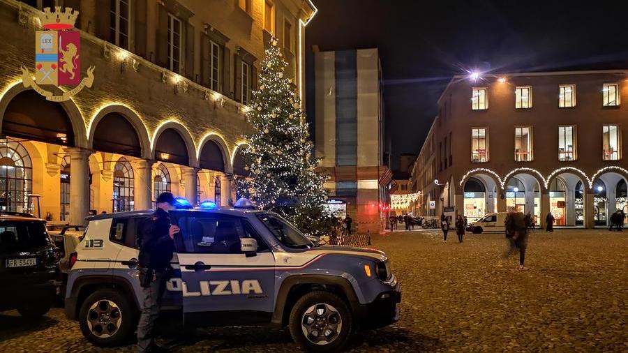 Modena, ritrova un portafogli con 165 euro e lo consegna alla polizia