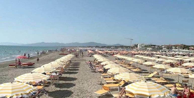 Uno scorcio del litorale a Marina di Grosseto (foto d’archivio)