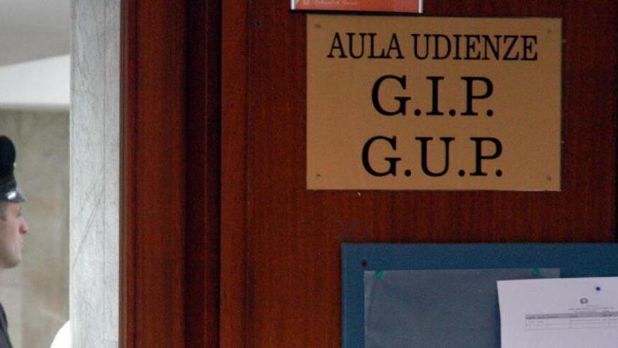 Si masturba a cavalcioni della figlia della compagna mentre lei dorme: condannato