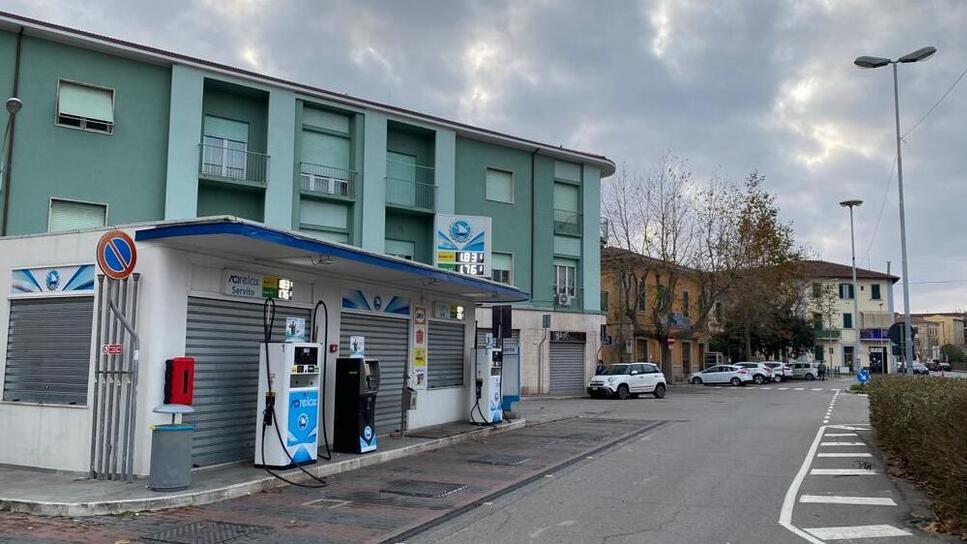 La stazione di servizio Aci all’altezza di piazza Niccolini a due passi dalla stazione ferroviaria di Piombino