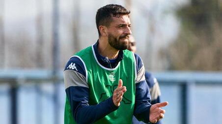 ll primo allenamento di Francesco Caputo ieri coi compagni di squadra al Castellani (foto Autovino)