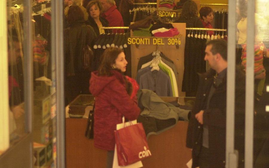 negozi di abbigliamento, saldi di fine stagione