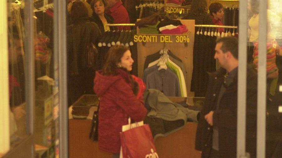 negozi di abbigliamento, saldi di fine stagione