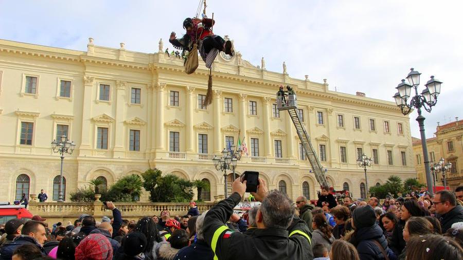 La Befana dei Vigili del Fuoco in piazza d'Italia (edizione 2019)