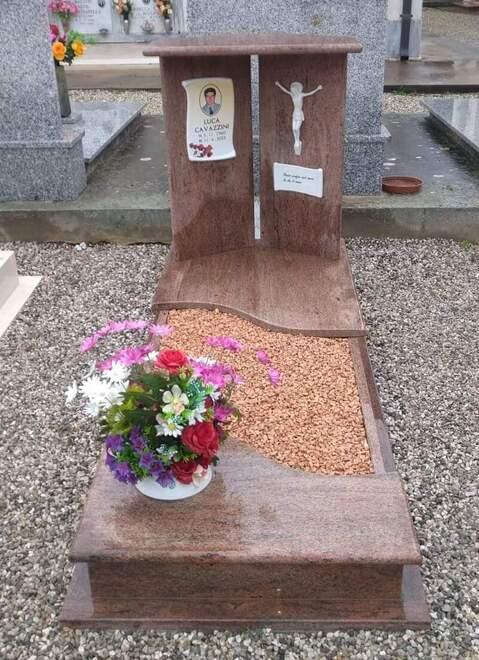 Berra, una tomba nuova e più dignitosa grazie al cuore dei concittadini