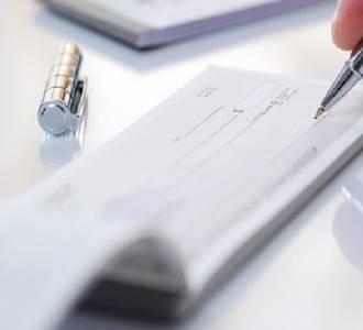 Sassari, lite con gli ex suoceri: pagati i 25mila euro alla nuora “tradita”