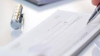 Sassari, lite con gli ex suoceri: pagati i 25mila euro alla nuora “tradita”