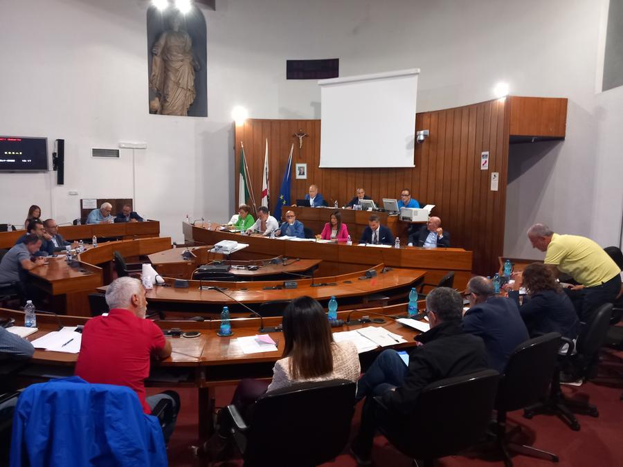 
	Una recente seduta del consiglio comunale

