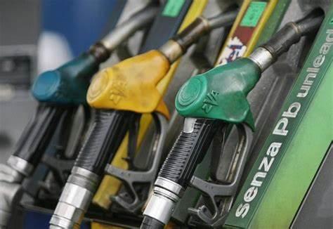 Modena. Un pieno costa già 10 euro in più I benzinai: «Stangata non piccola» 