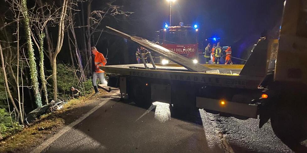 Scontro a Sestola, auto finisce nella scarpata 