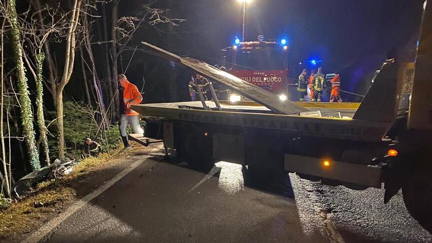 Scontro a Sestola, auto finisce nella scarpata