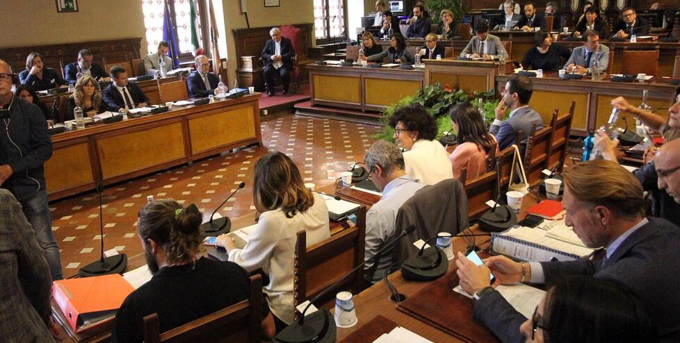 Prato, in consiglio è scontro aperto sul bilancio: «Non ci sarà grande impatto»