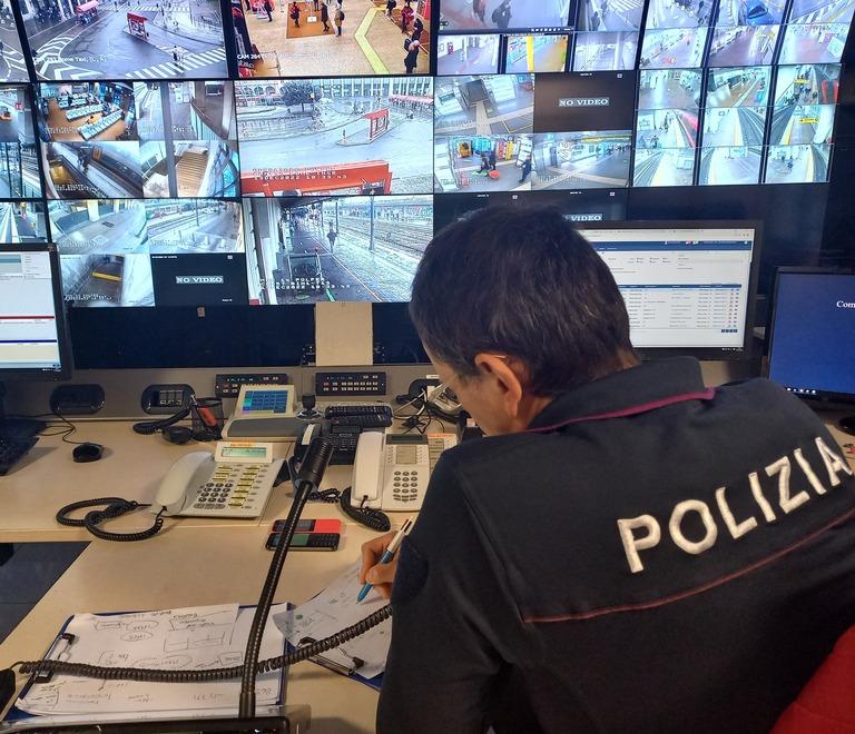 Ferrara, i ragazzini sui binari per un selfie: «Stop ai comportamenti pericolosi»