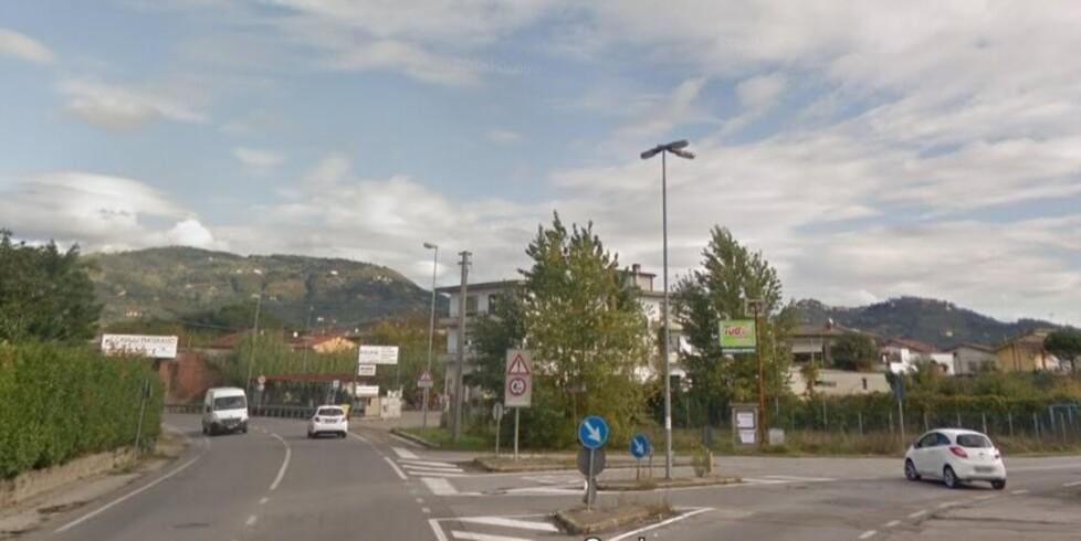Sassi contro le auto in corsa: ragazzini sotto accusa. La denuncia di un insegnante
