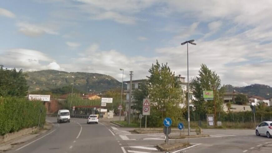 Sassi contro le auto in corsa: ragazzini sotto accusa. La denuncia di un insegnante