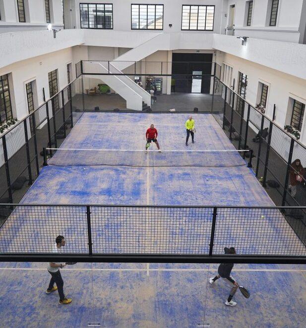 Il padel nel cortile di Beste Hub al via il torneo “Monobi open”