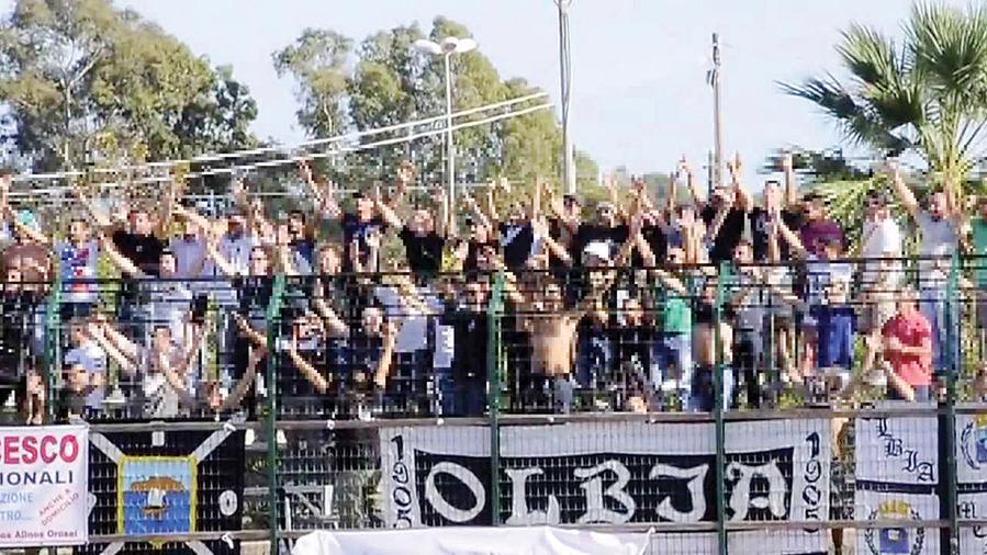 Daspo del questore di Sassari per otto tifosi di Torres e Olbia