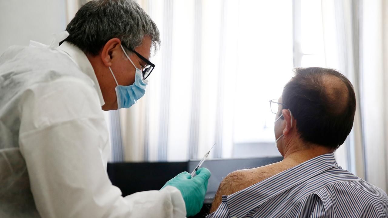 Covid, quarte dosi al rallenty quasi 9 pazienti su 10 scoperti