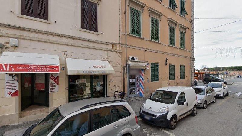 Parrucchiere rapinato in via Gazzarrini: via soldi, tablet e un cellulare