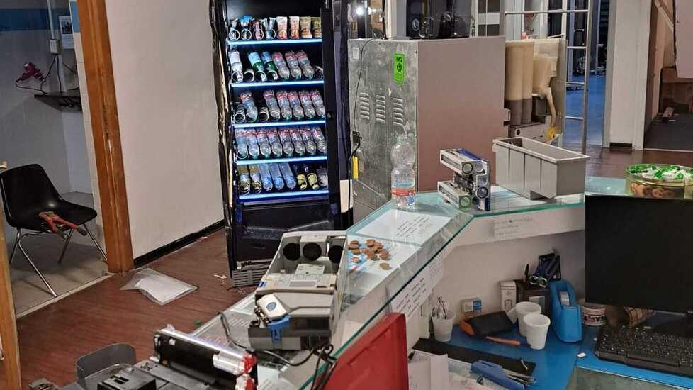 La palestra Fitness Gym al primo piano del Cosmelli derubata la notte tra venerdì e sabato scorso
