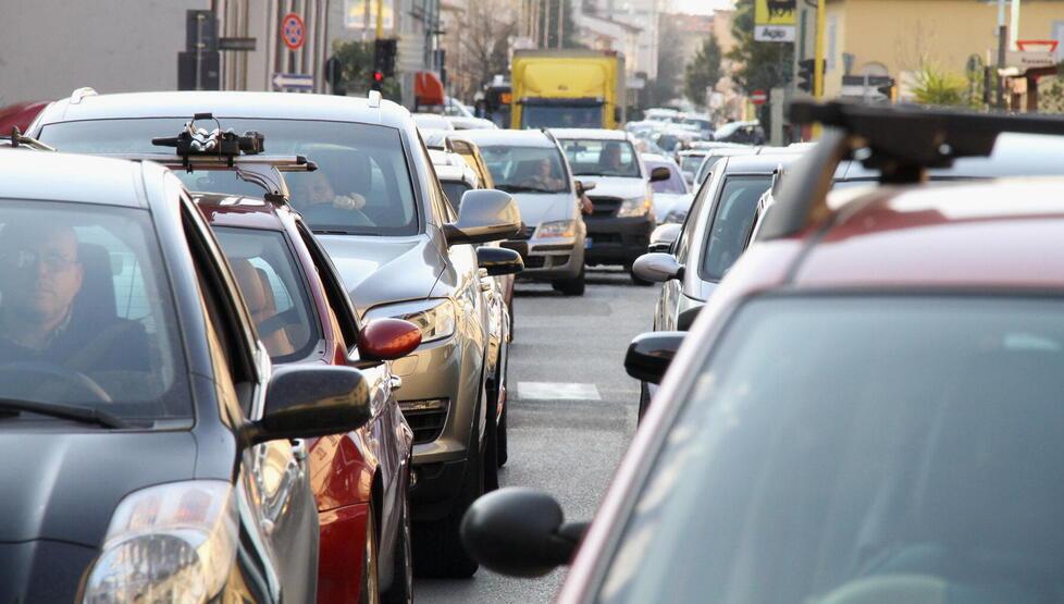 Prato, sommersi da un mare di auto