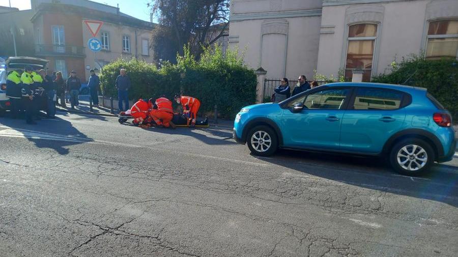 Oristano, donna investita da un’auto sulle strisce pedonali: è grave