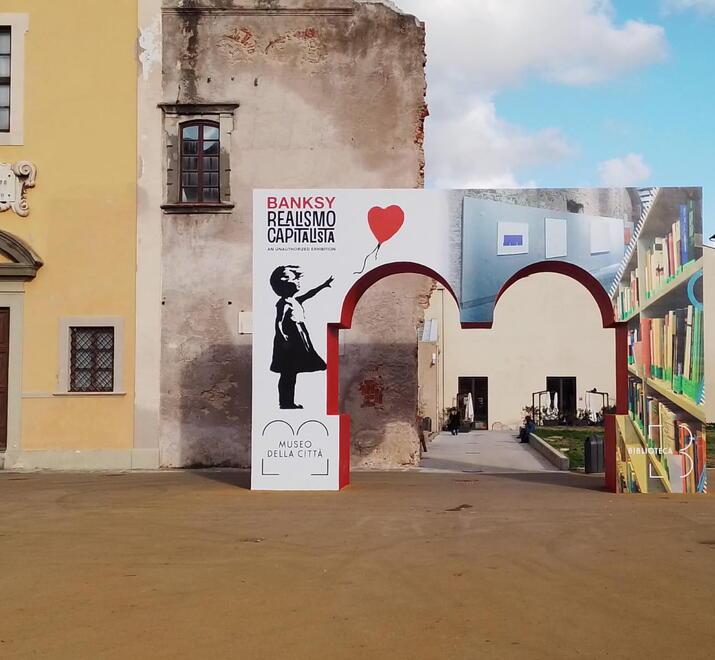 Banksy, una mostra che fa “ballare”. Al Museo della Città suonano i dj del The Cage - Il programma 