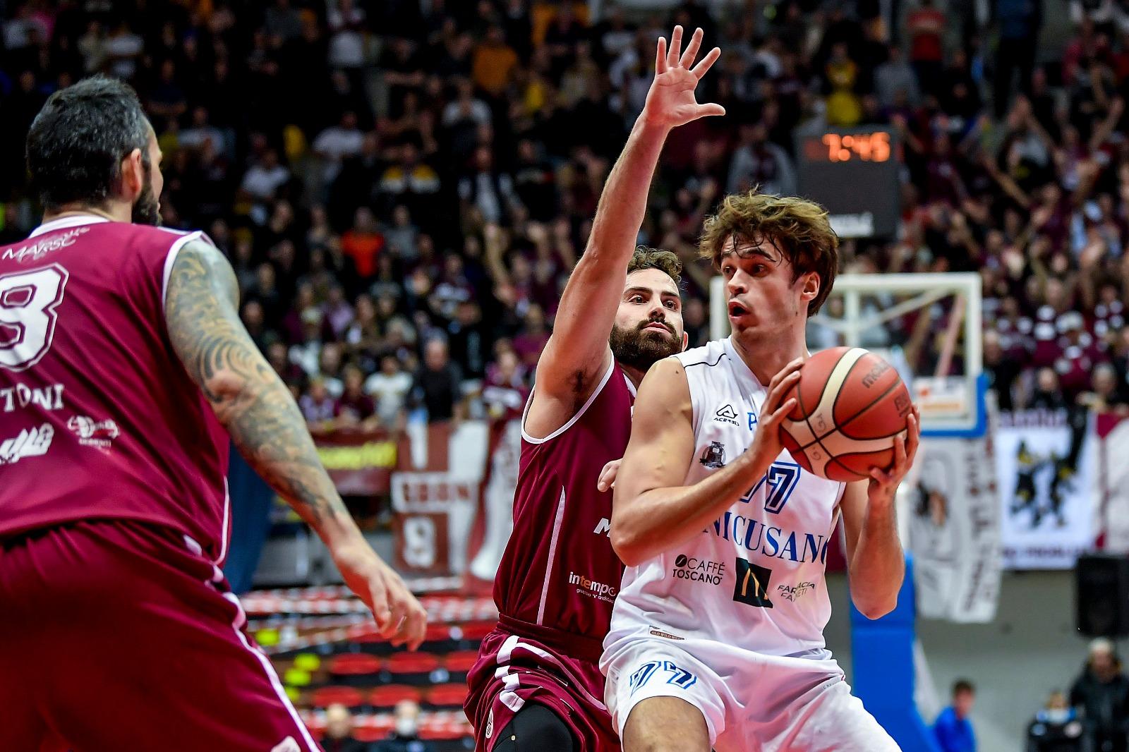 Due poltrone per tre: PL e Libertas si giocano le final four in 80 minuti