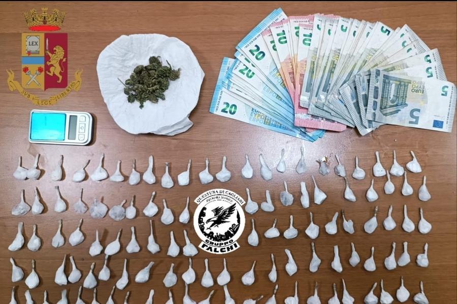 Cagliari, una centrale dello spaccio nella casa occupata abusivamente: un arresto