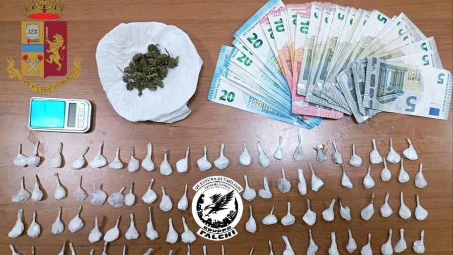 Cagliari, una centrale dello spaccio nella casa occupata abusivamente: un arresto