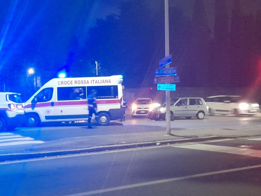 Scontro fra auto e scooter in via Mastacchi