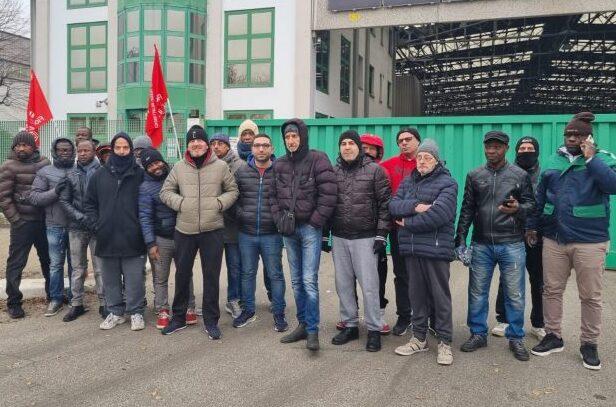 Modena. Senza stipendio da mesi, blitz all’Anagrafe Poi l’assessore Bosi incontra gli operai di Galvan 