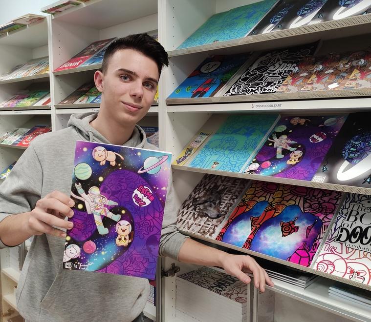 Formigine. L’estro di Lorenzo per i doodles Copertine di quaderni e non solo 