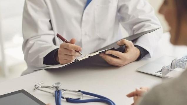 I medici: «Doria è offensivo, noi non diamo solo le pastiglie»