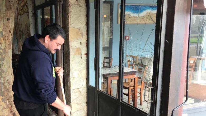 La porta sfondata al ristorante “La nuova rampa”