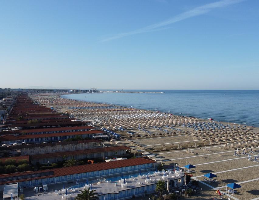 Aste delle spiagge sempre più vicine «Gruppo di esperti per salvare i bagni della Versilia»